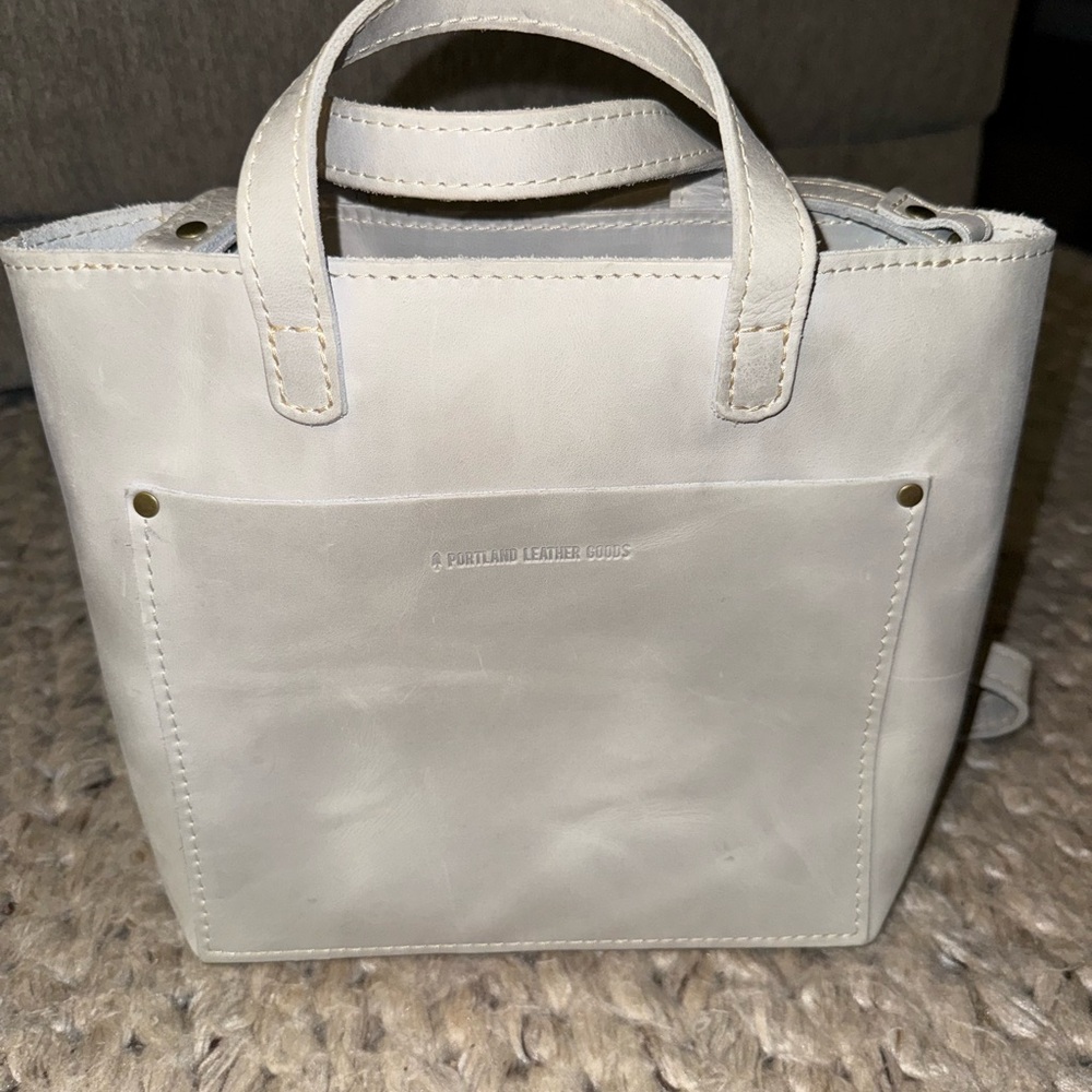 Portland Leather light grey purse